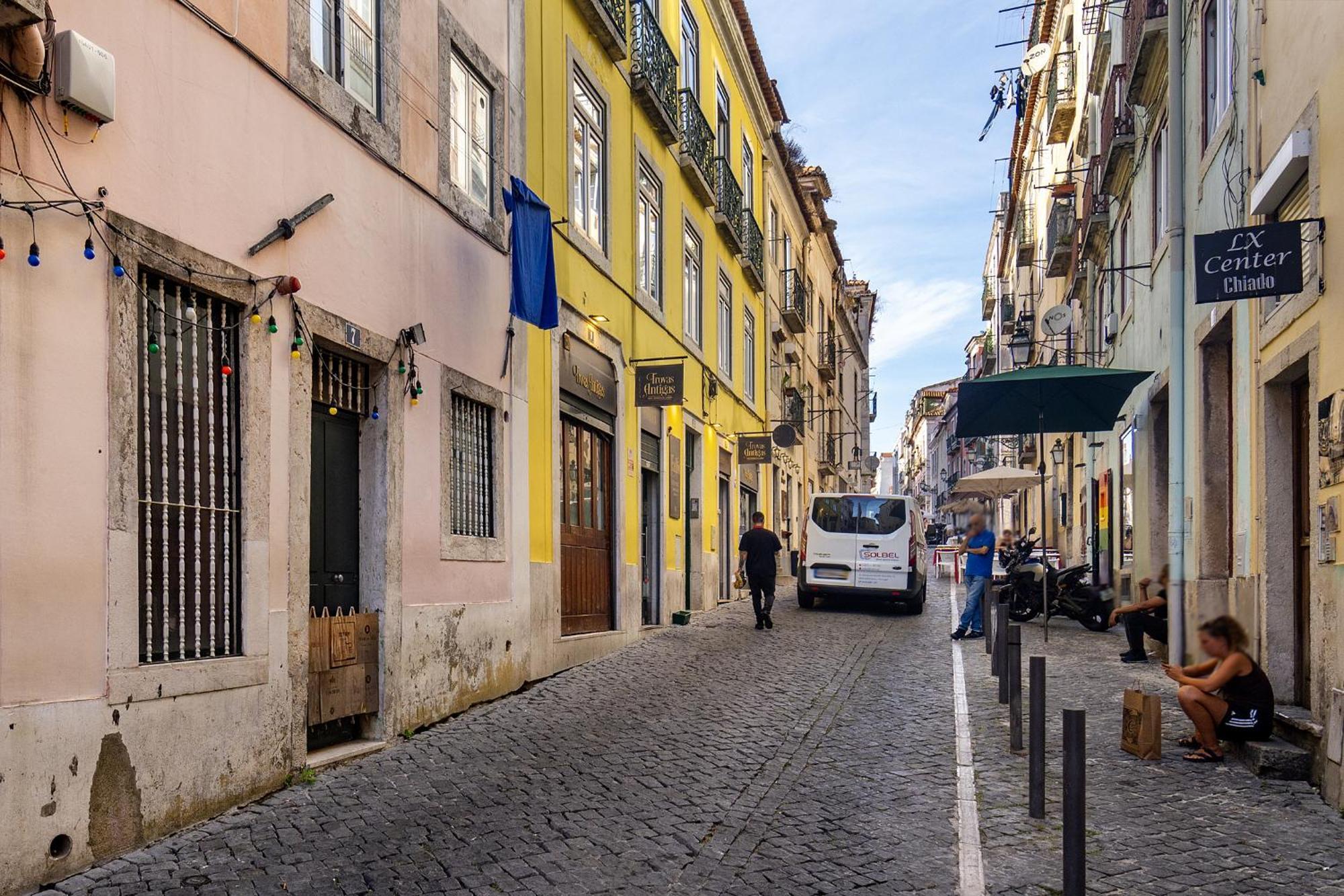 Whome Modern Retreat In Vibrant Bairro Alto Lisbon Bagian luar foto